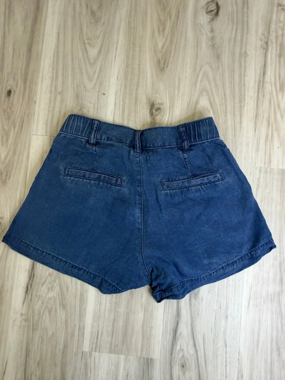 American Eagle Outfitters Navy Blue Pleated Denim Shorts size 000